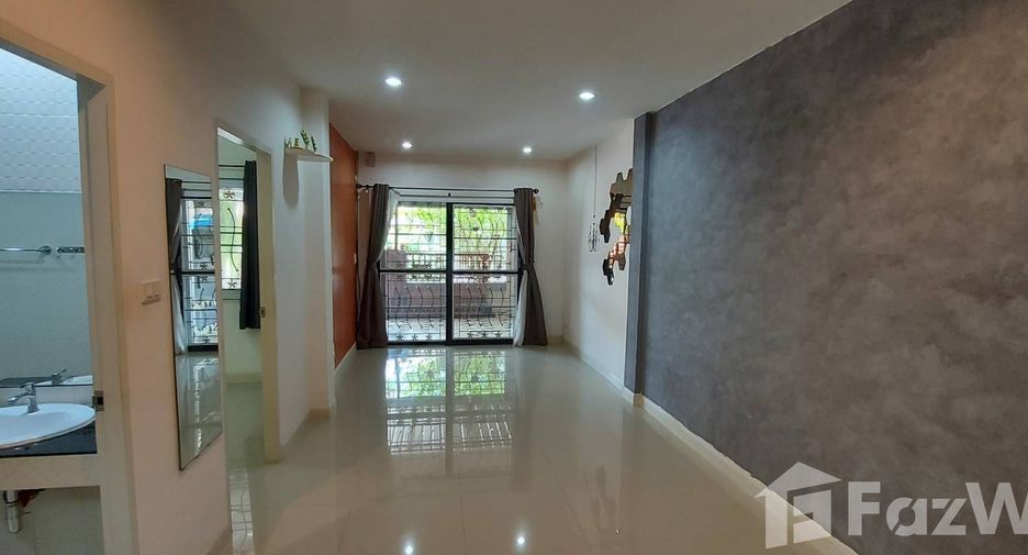 For sale 2 bedrooms townhouse in Si Racha, Chonburi