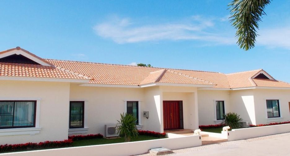For sale and for rent 4 bedrooms villa in Bang Lamung, Chonburi