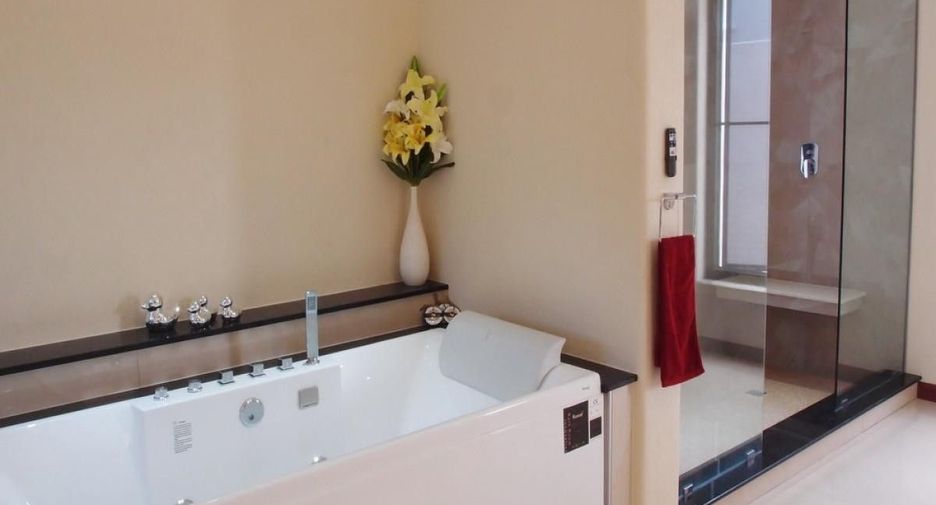 For sale and for rent 4 bedrooms villa in Bang Lamung, Chonburi