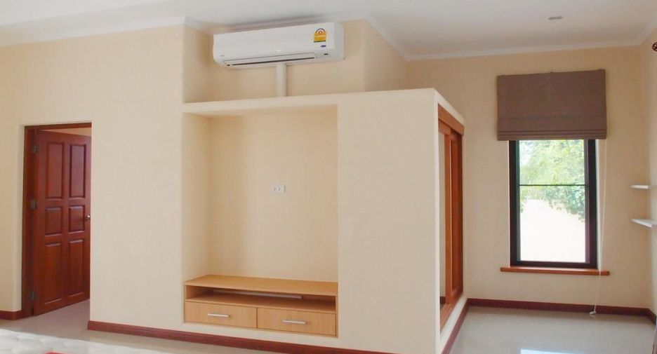 For sale and for rent 4 bedrooms villa in Bang Lamung, Chonburi