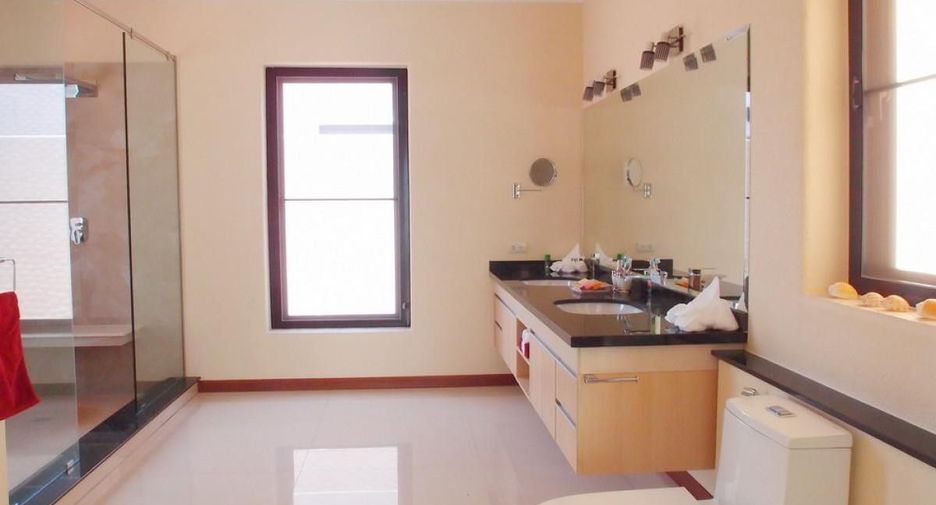 For sale and for rent 4 bedrooms villa in Bang Lamung, Chonburi