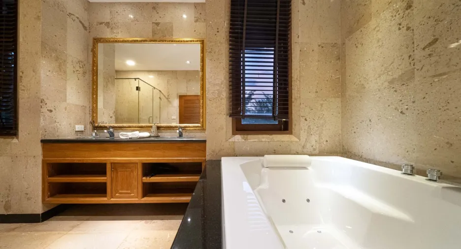 For sale 4 bedrooms villa in Sattahip, Chonburi
