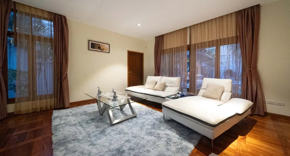 For sale 4 bedrooms villa in Sattahip, Chonburi