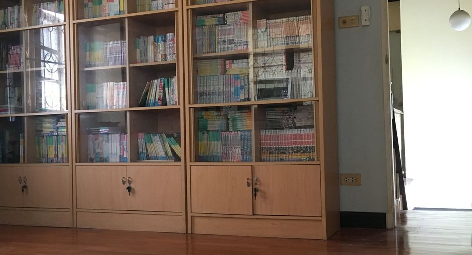 For sale 4 bedrooms house in Don Mueang, Bangkok