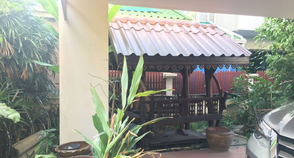 For sale 4 bedrooms house in Don Mueang, Bangkok