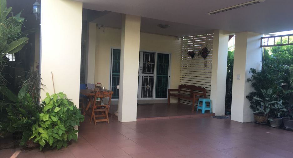 For sale 4 bedrooms house in Don Mueang, Bangkok