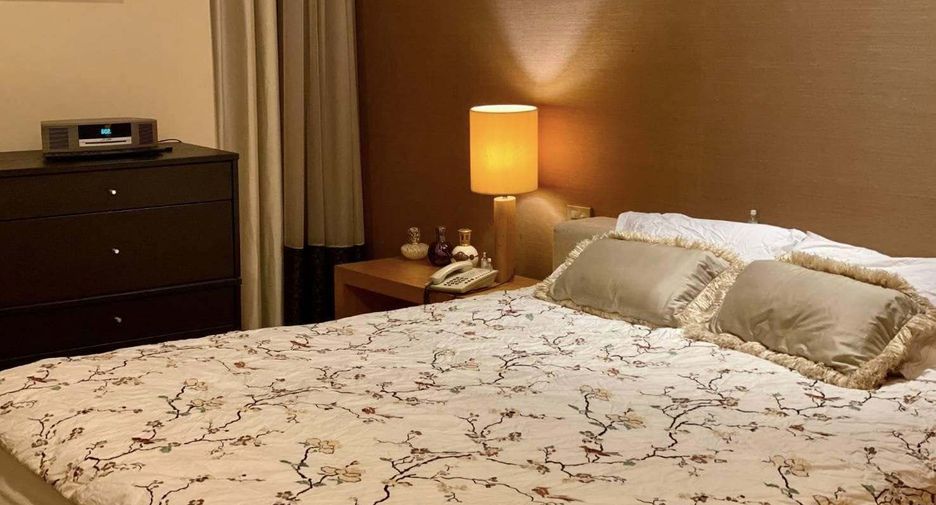 For sale 3 bedrooms condo in Sathon, Bangkok