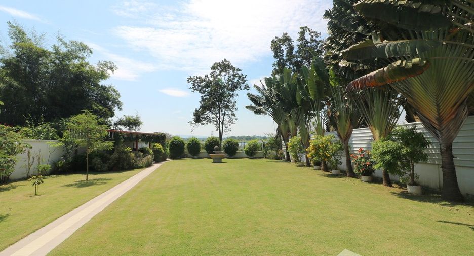 For sale 4 bedrooms house in Mueang Udon Thani, Udon Thani