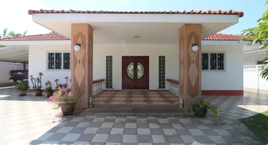 For sale 4 bedrooms house in Mueang Udon Thani, Udon Thani