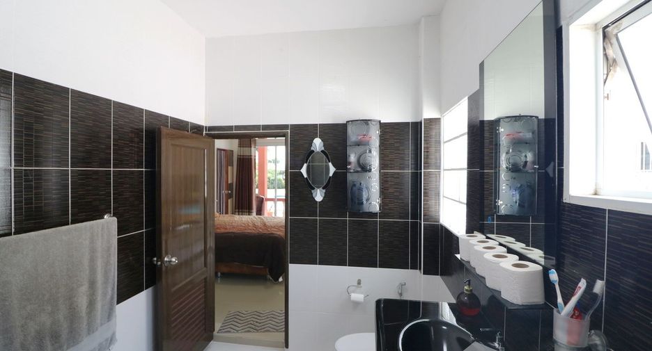 For sale 4 bedrooms house in Mueang Udon Thani, Udon Thani
