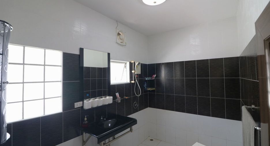 For sale 4 bedrooms house in Mueang Udon Thani, Udon Thani
