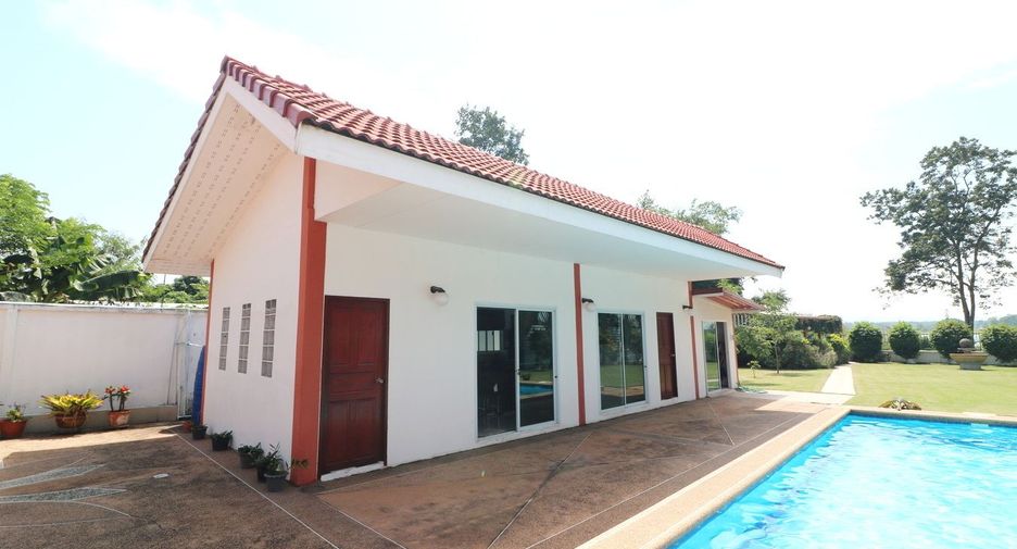 For sale 4 bedrooms house in Mueang Udon Thani, Udon Thani