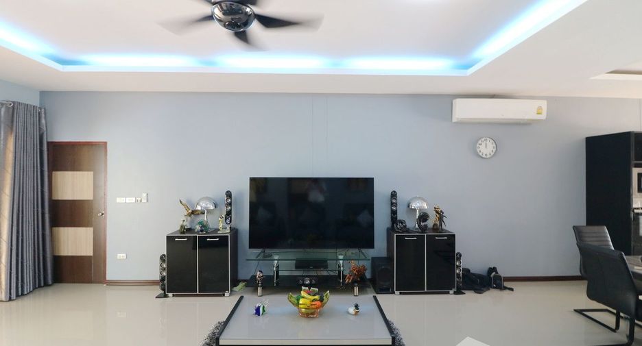 For sale 4 bedrooms house in Mueang Udon Thani, Udon Thani