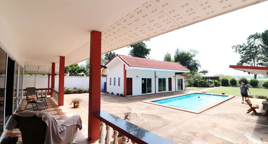 For sale 4 bedrooms house in Mueang Udon Thani, Udon Thani