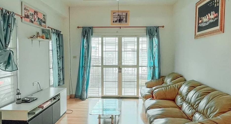 Casa en alquiler de 3 habitaciones en Sattahip, Chonburi