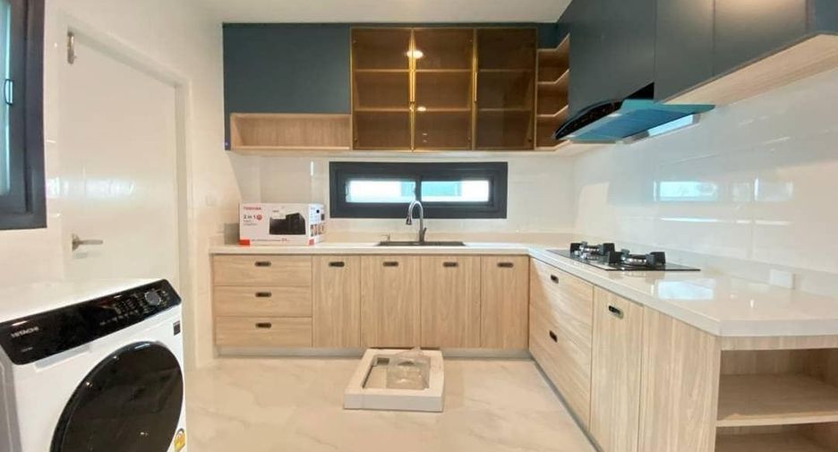 For rent 4 bedrooms villa in Bang Lamung, Chonburi