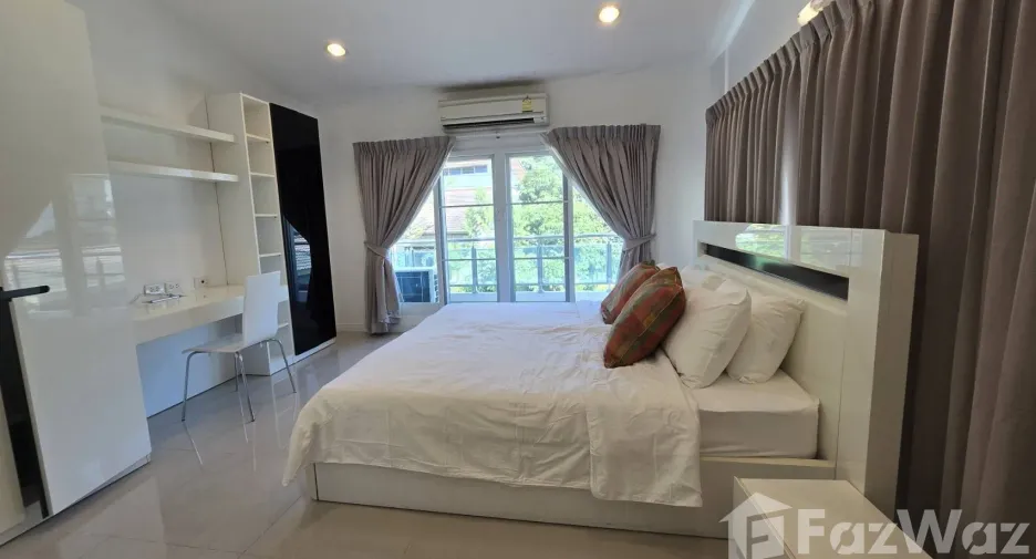 Casa en alquiler de 6 habitaciones en Lam Luk Ka, Pathum Thani