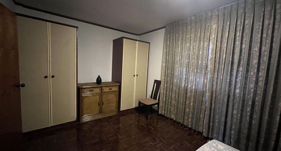 For sale and for rent 4 bedrooms townhouse in Bang Lamung, Chonburi