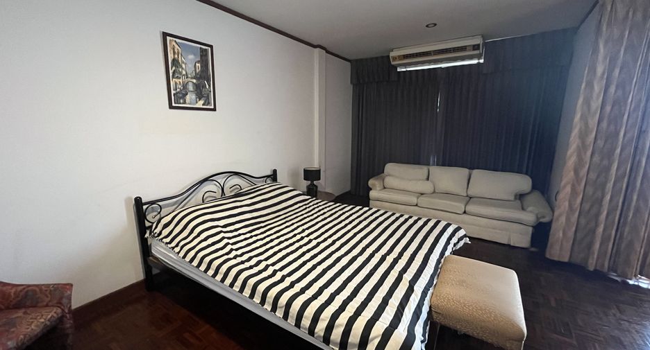 For sale and for rent 4 bedrooms townhouse in Bang Lamung, Chonburi