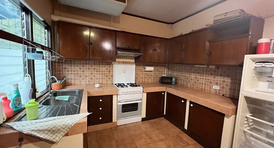 For sale and for rent 4 bedrooms townhouse in Bang Lamung, Chonburi