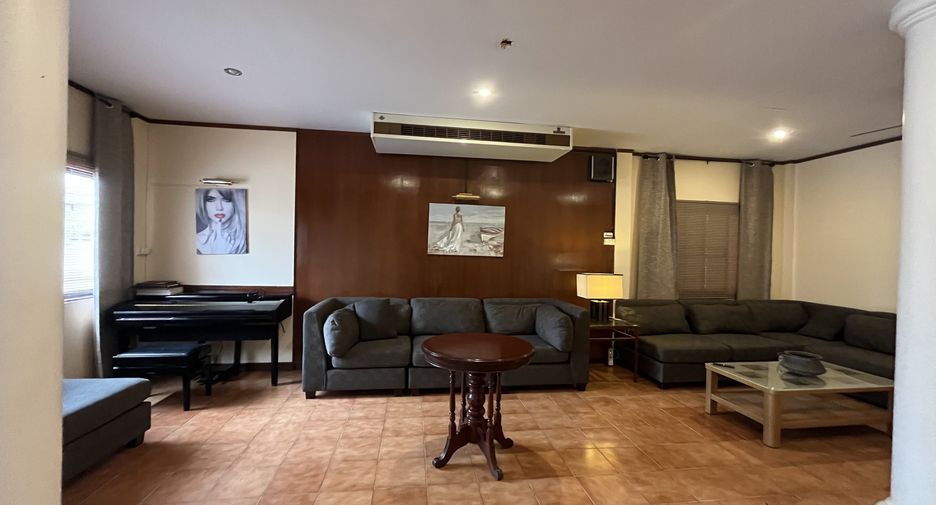 For sale and for rent 4 bedrooms townhouse in Bang Lamung, Chonburi