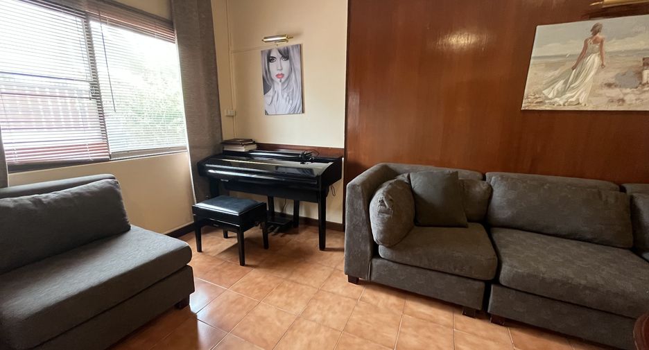 For sale and for rent 4 bedrooms townhouse in Bang Lamung, Chonburi