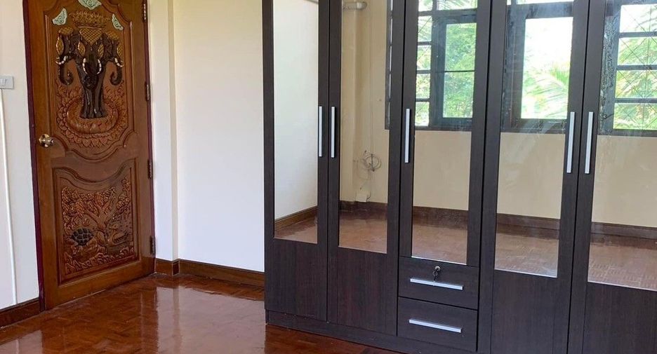 For sale 2 ベッドルーム townhouse in Cha Am, Phetchaburi