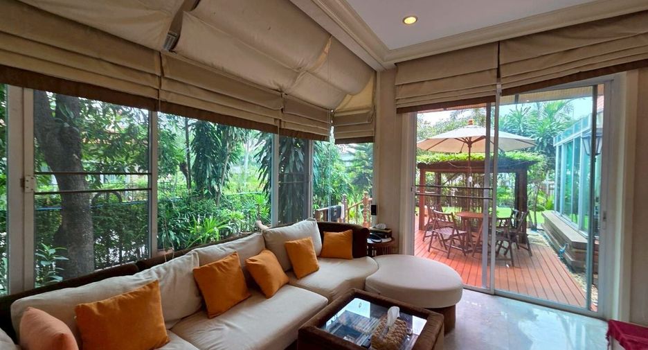 For sale 4 bedrooms house in Taling Chan, Bangkok