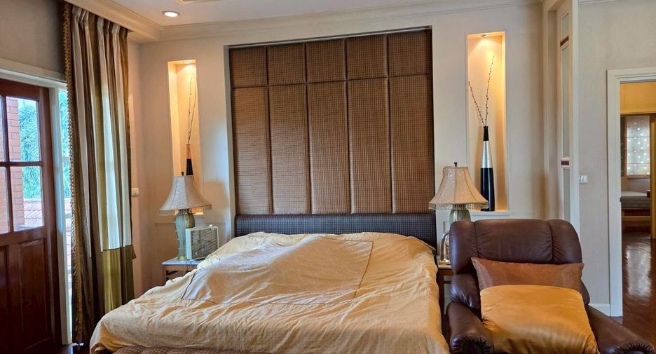 For sale 4 bedrooms house in Taling Chan, Bangkok