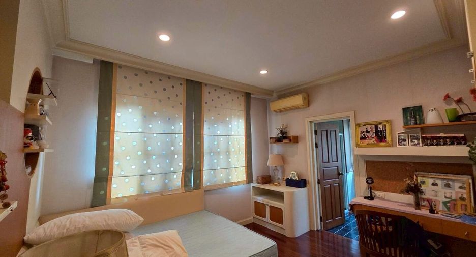 For sale 4 bedrooms house in Taling Chan, Bangkok
