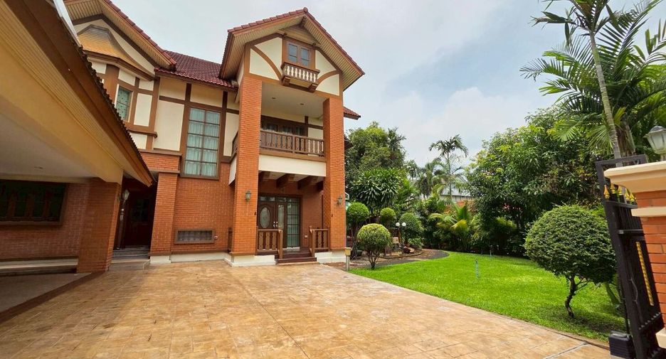 For sale 4 bedrooms house in Taling Chan, Bangkok