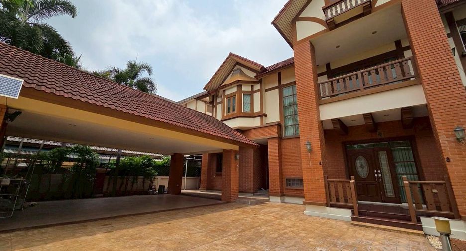 For sale 4 bedrooms house in Taling Chan, Bangkok