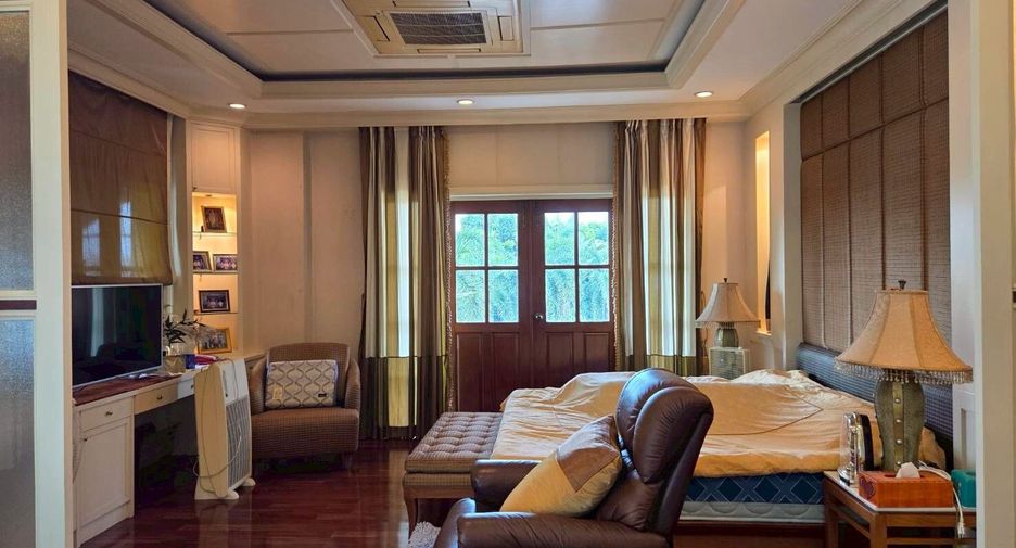 For sale 4 bedrooms house in Taling Chan, Bangkok