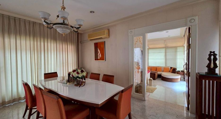For sale 4 bedrooms house in Taling Chan, Bangkok