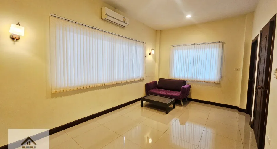 For rent 2 bedrooms townhouse in Mueang Chiang Rai, Chiang Rai
