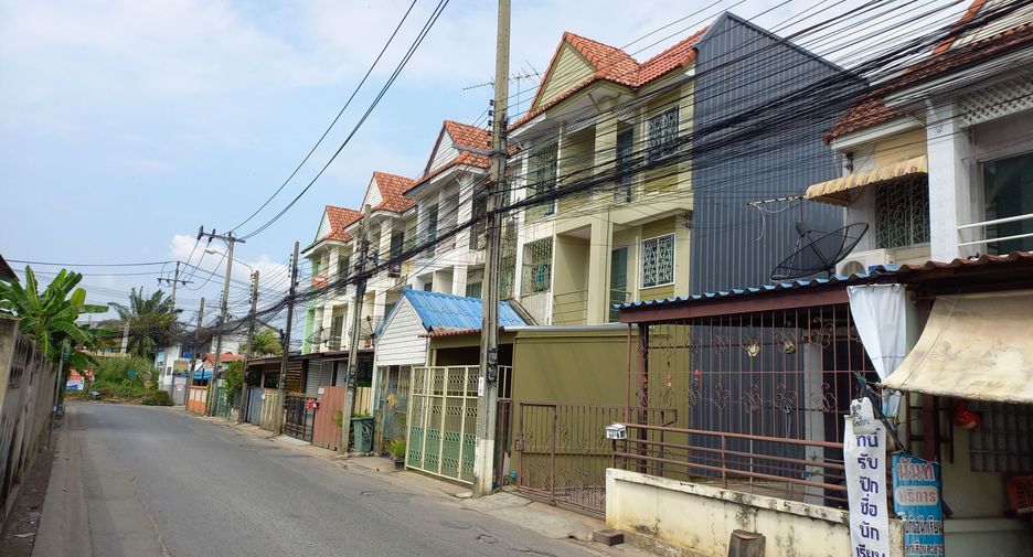 Casa adosada en venta de 2 habitaciones en Sai Mai, Bangkok