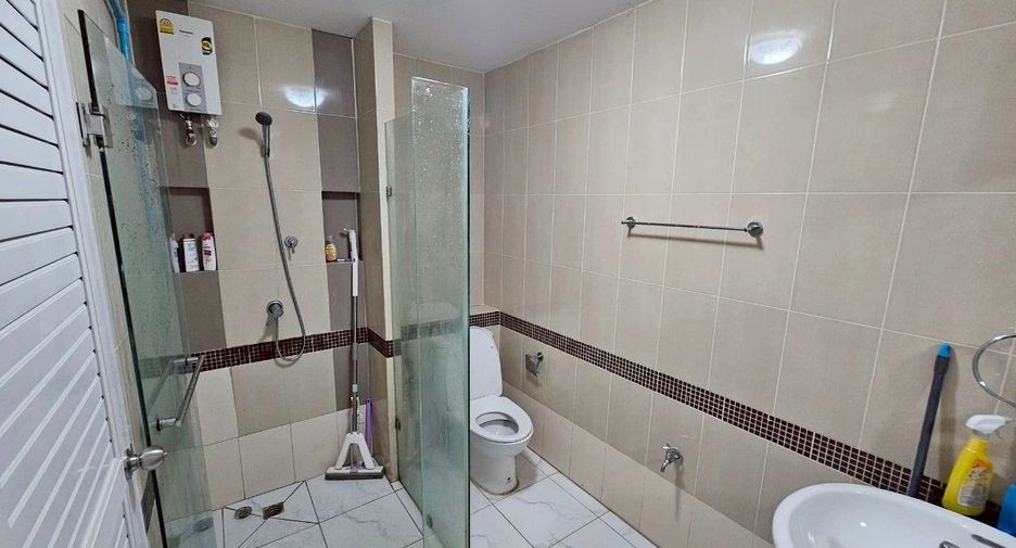 Reihenhaus zur Miete mit 3 Zimmer in Bang Lamung, Chonburi