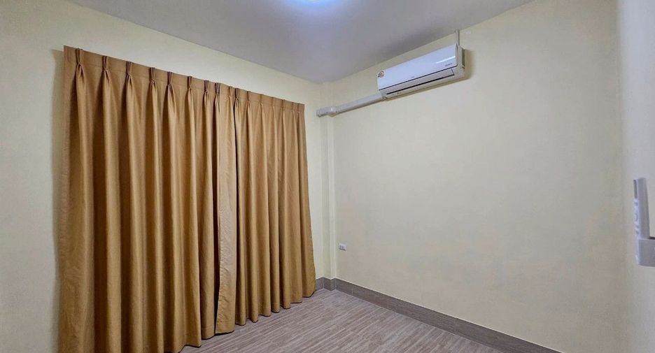 Reihenhaus zur Miete mit 3 Zimmer in Bang Lamung, Chonburi