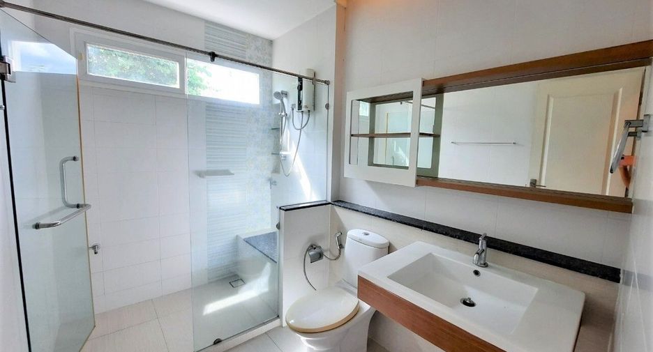 For rent 4 bedrooms house in Mueang Chiang Mai, Chiang Mai