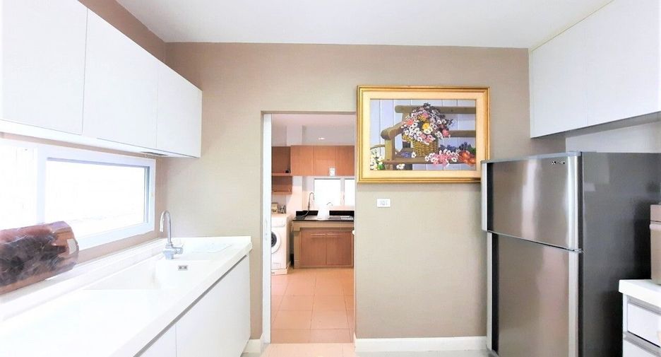 For rent 4 bedrooms house in Mueang Chiang Mai, Chiang Mai
