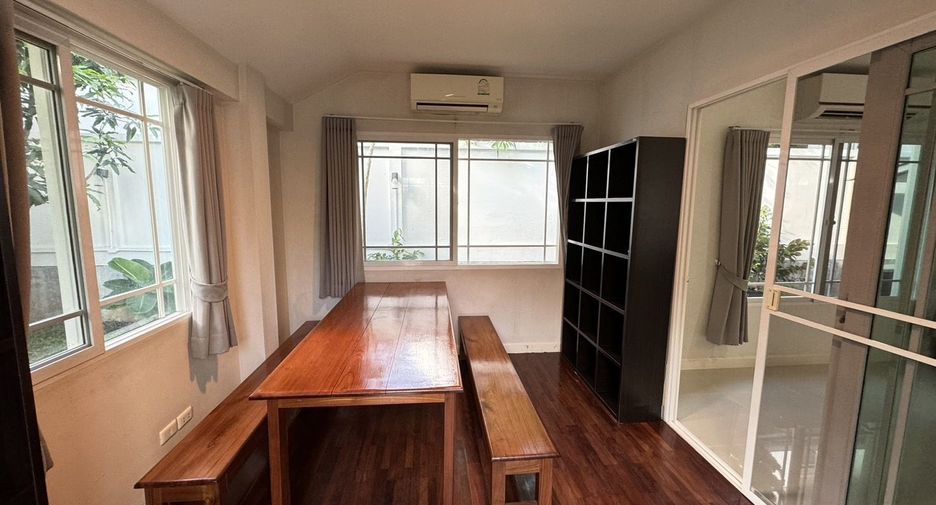For rent 4 bedrooms house in Mueang Chiang Mai, Chiang Mai