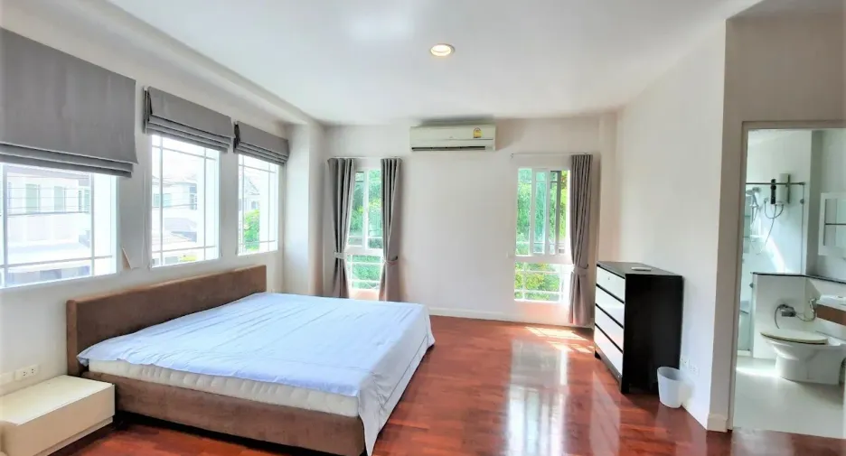 For rent 4 bedrooms house in Mueang Chiang Mai, Chiang Mai