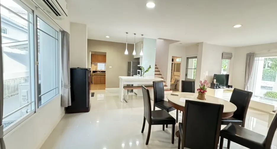 For rent 4 bedrooms house in Mueang Chiang Mai, Chiang Mai