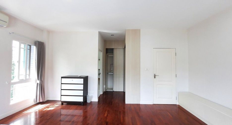 For rent 4 bedrooms house in Mueang Chiang Mai, Chiang Mai