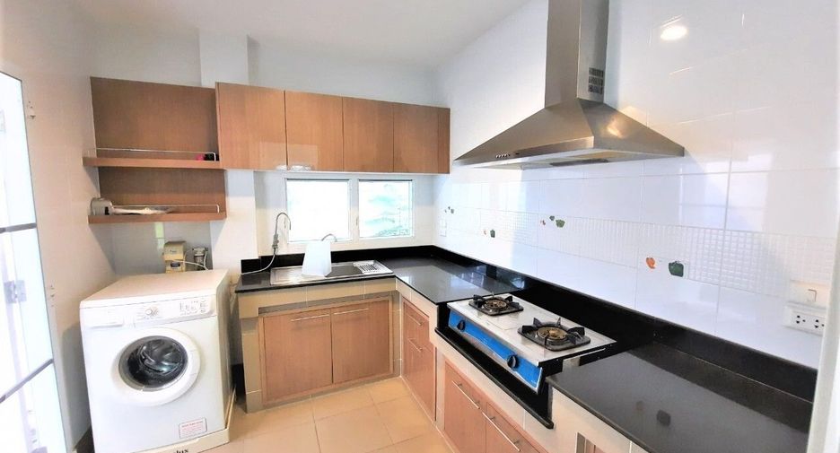 For rent 4 bedrooms house in Mueang Chiang Mai, Chiang Mai