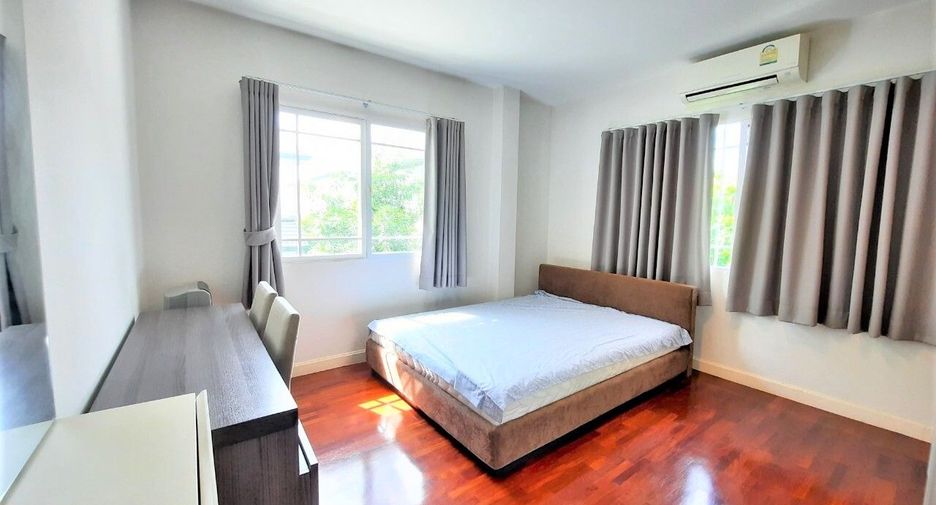 For rent 4 bedrooms house in Mueang Chiang Mai, Chiang Mai
