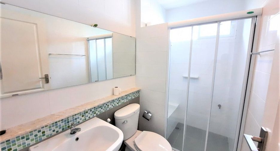 For rent 4 bedrooms house in Mueang Chiang Mai, Chiang Mai