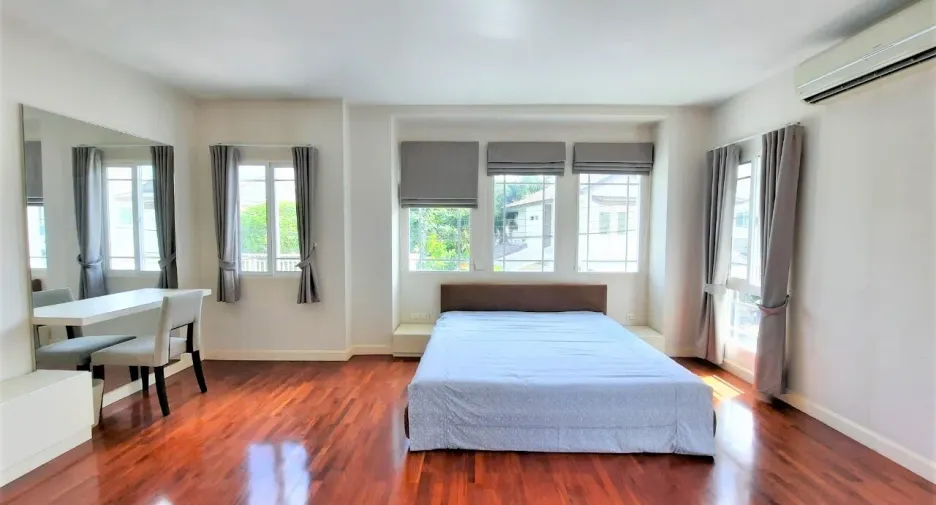 For rent 4 bedrooms house in Mueang Chiang Mai, Chiang Mai