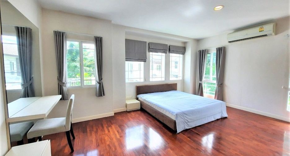For rent 4 bedrooms house in Mueang Chiang Mai, Chiang Mai