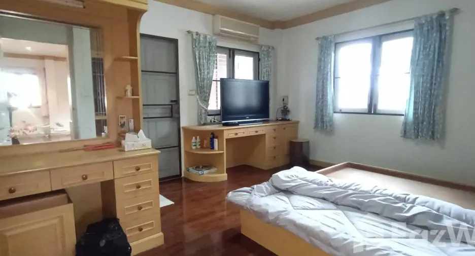 For sale 3 bedrooms house in Mueang Nakhon Sawan, Nakhon Sawan
